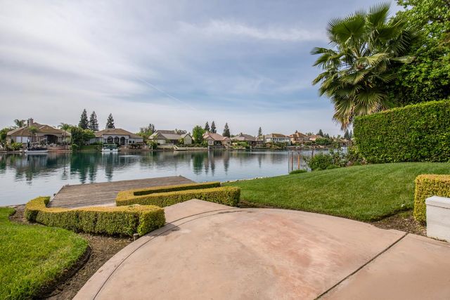 2547 W Lake Van Ness Circle, Fresno, CA 93711