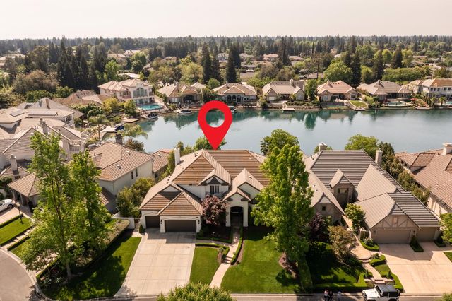 2547 W Lake Van Ness Circle, Fresno, CA 93711