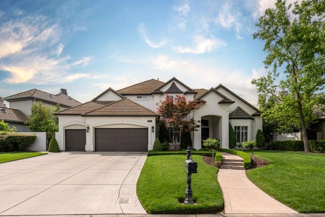 2547 W Lake Van Ness Circle, Fresno, CA 93711