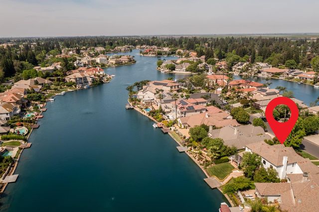 2547 W Lake Van Ness Circle, Fresno, CA 93711