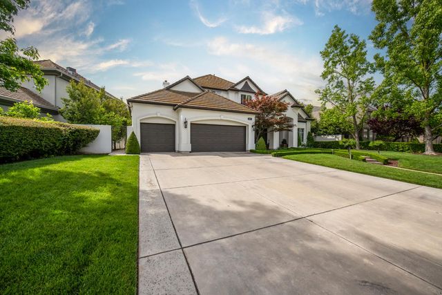 2547 W Lake Van Ness Circle, Fresno, CA 93711