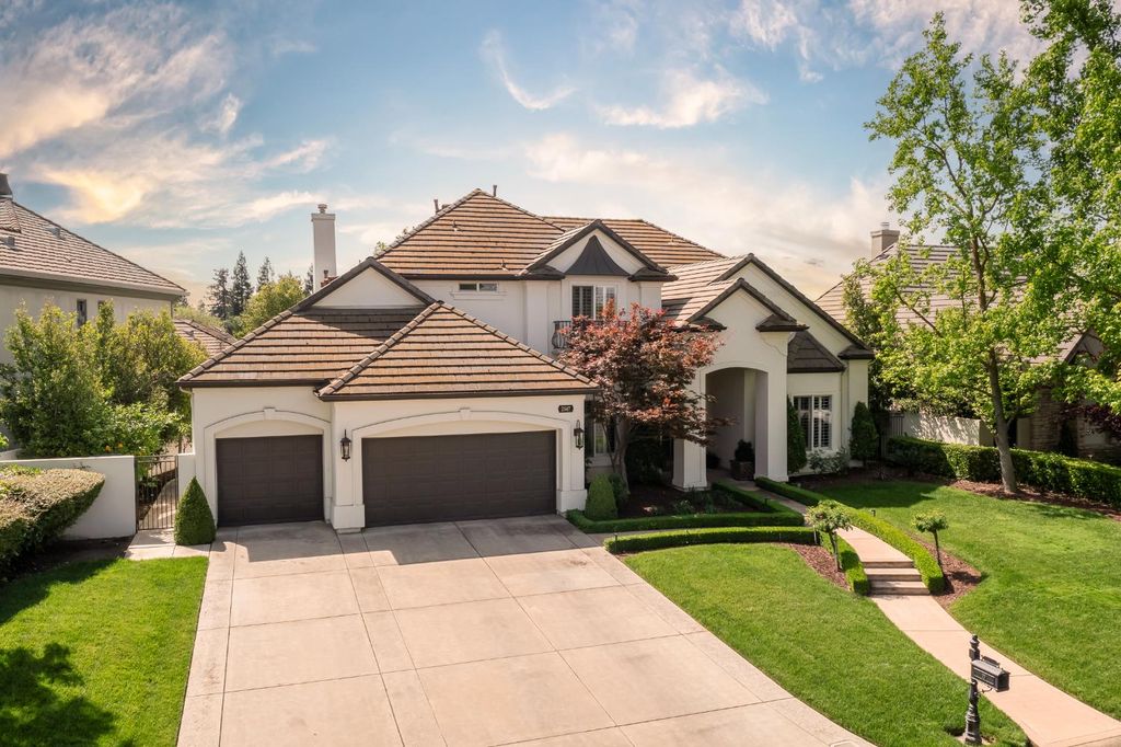 2547 W Lake Van Ness Circle, Fresno, CA 93711