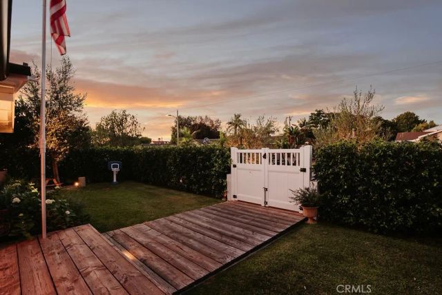 271 Camellia Lane, Costa Mesa, CA 92627