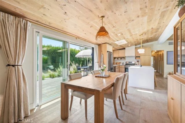 271 Camellia Lane, Costa Mesa, CA 92627