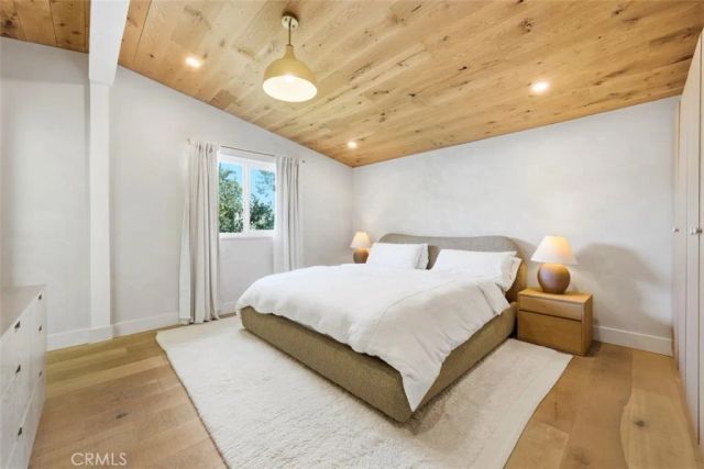 271 Camellia Lane, Costa Mesa, CA 92627