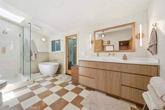 271 Camellia Lane, Costa Mesa, CA 92627