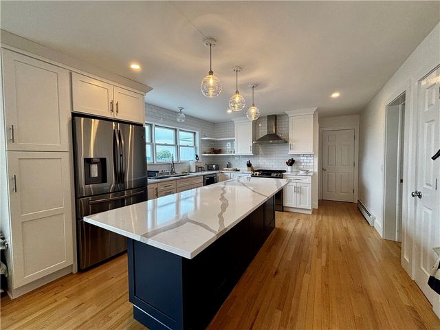 433 Wolcott Avenue, Middletown, RI 02842