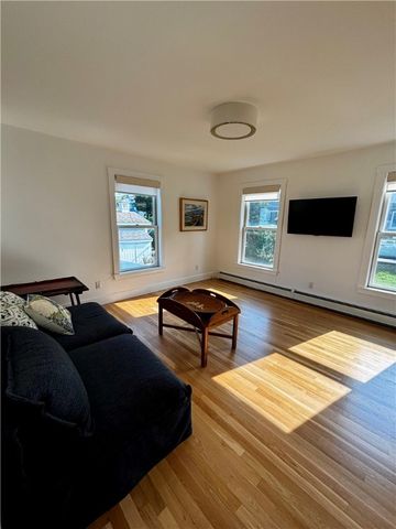 433 Wolcott Avenue, Middletown, RI 02842