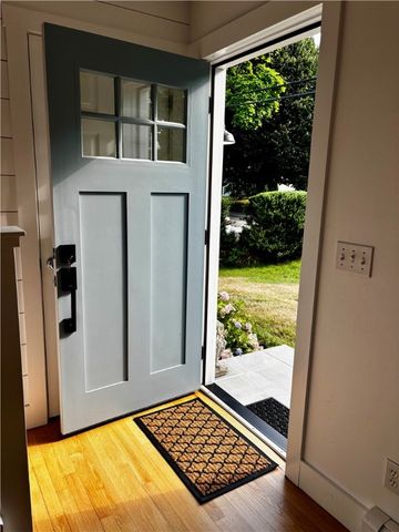 433 Wolcott Avenue, Middletown, RI 02842