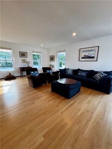 433 Wolcott Avenue, Middletown, RI 02842