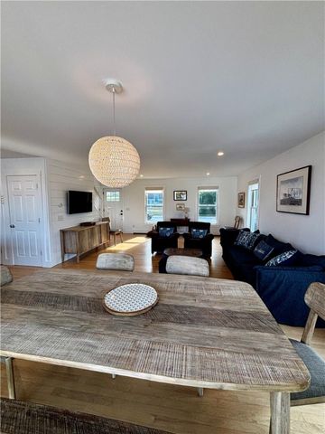 433 Wolcott Avenue, Middletown, RI 02842