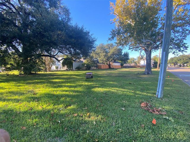 4800 Bellaire Boulevard, Bellaire, TX 77401