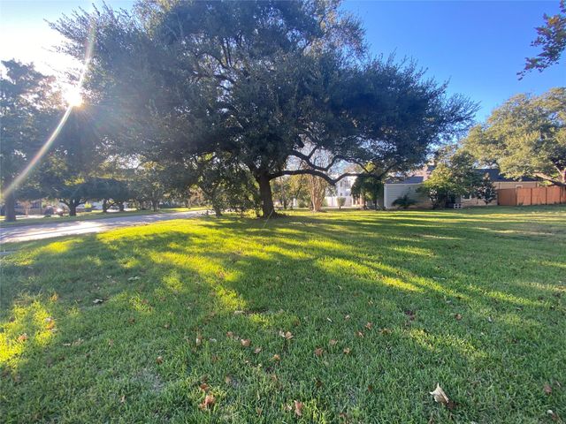 4800 Bellaire Boulevard, Bellaire, TX 77401