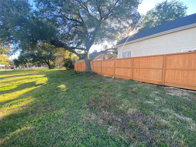 4800 Bellaire Boulevard, Bellaire, TX 77401
