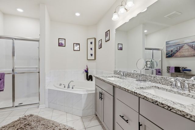 6 Overlook Dr 204, Andover, MA 01810