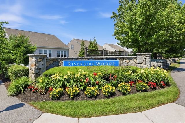 6 Overlook Dr 204, Andover, MA 01810