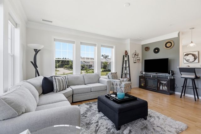 6 Overlook Dr 204, Andover, MA 01810