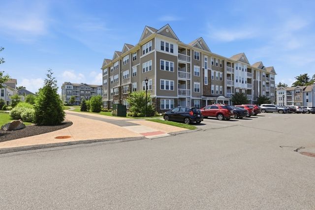 6 Overlook Dr 204, Andover, MA 01810