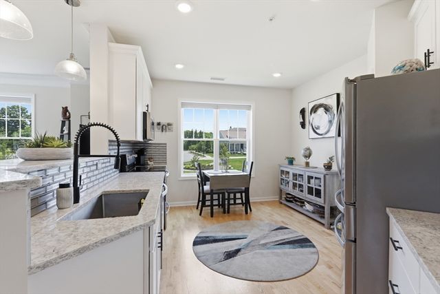 6 Overlook Dr 204, Andover, MA 01810