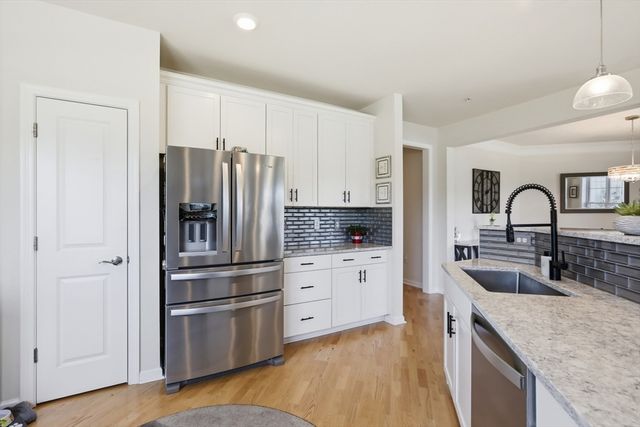 6 Overlook Dr 204, Andover, MA 01810