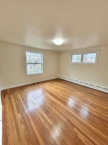 75 Marlboro Rd, Southborough, MA 01772