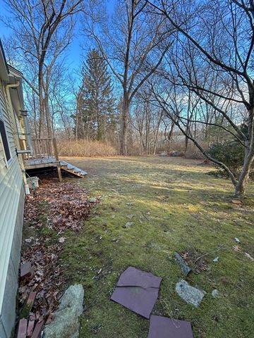 75 Marlboro Rd, Southborough, MA 01772