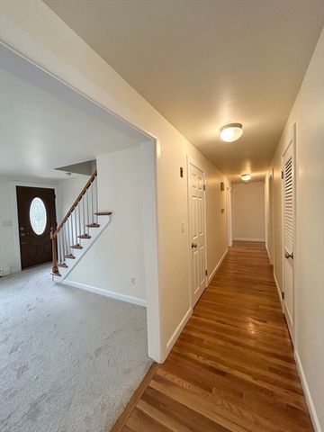 75 Marlboro Rd, Southborough, MA 01772