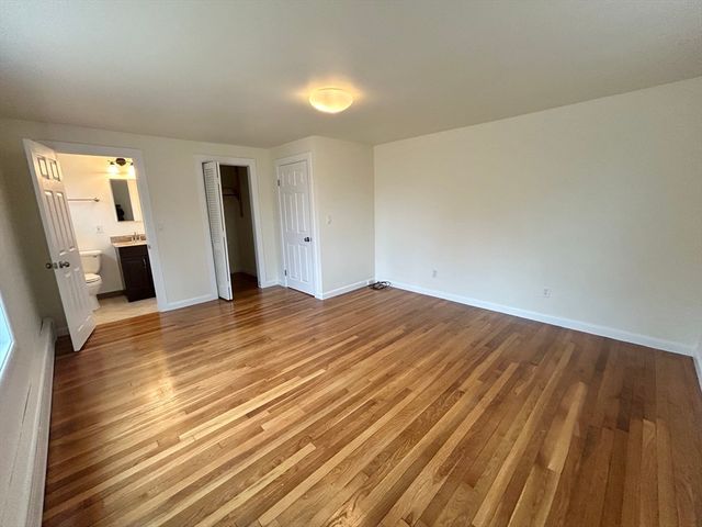 75 Marlboro Rd, Southborough, MA 01772