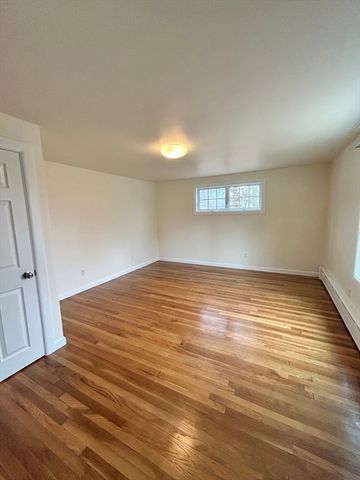 75 Marlboro Rd, Southborough, MA 01772