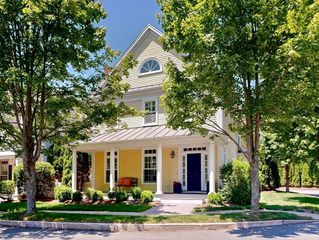 5 Maple St 5, Medfield, MA 02052