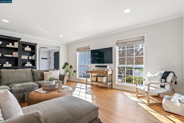 1197 Larch Ave, Moraga, CA 94556