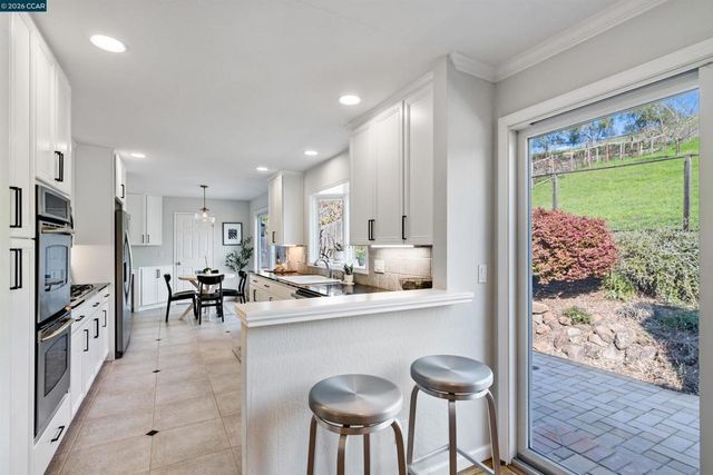 1197 Larch Ave, Moraga, CA 94556