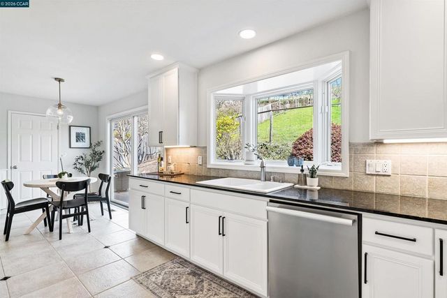 1197 Larch Ave, Moraga, CA 94556