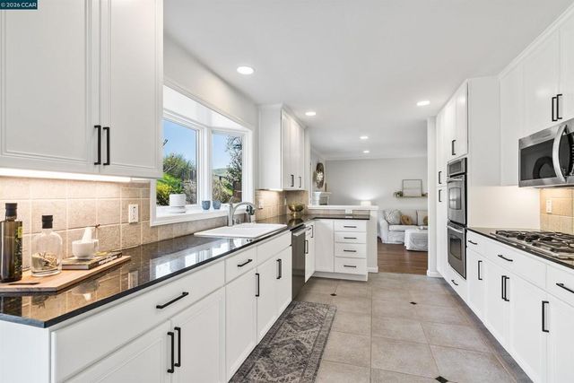 1197 Larch Ave, Moraga, CA 94556