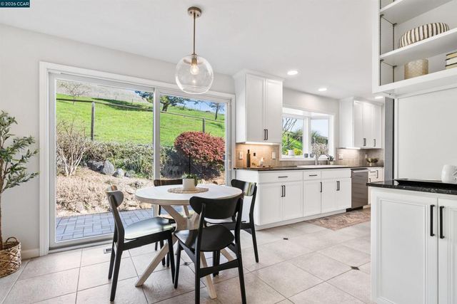 1197 Larch Ave, Moraga, CA 94556