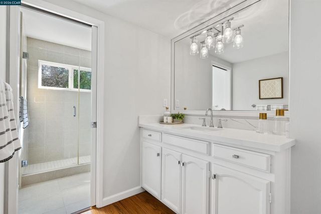 1197 Larch Ave, Moraga, CA 94556