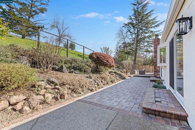 1197 Larch Ave, Moraga, CA 94556