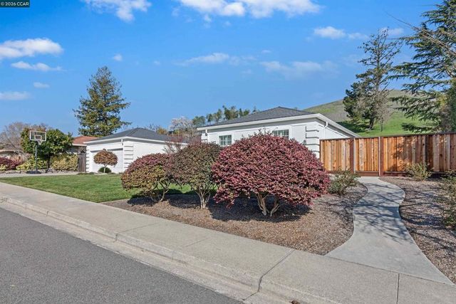 1197 Larch Ave, Moraga, CA 94556