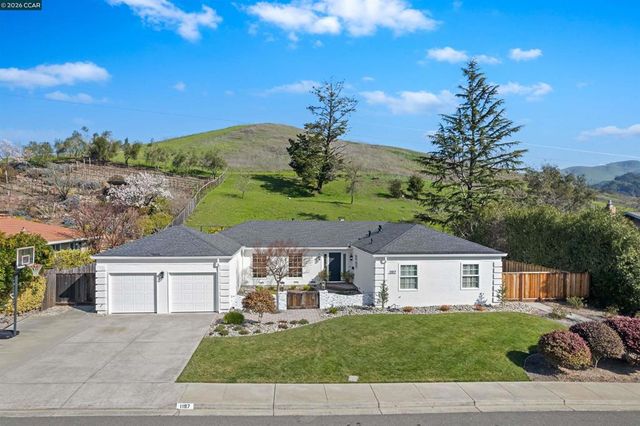 1197 Larch Ave, Moraga, CA 94556