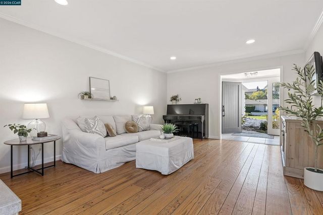 1197 Larch Ave, Moraga, CA 94556