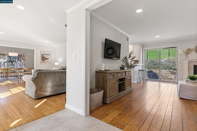 1197 Larch Ave, Moraga, CA 94556