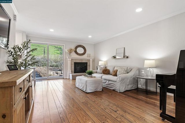 1197 Larch Ave, Moraga, CA 94556