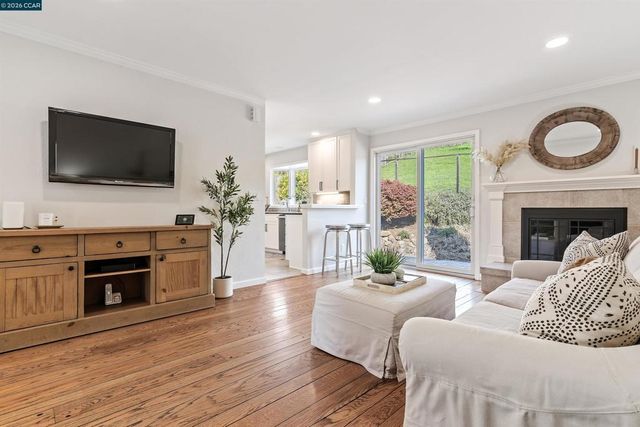 1197 Larch Ave, Moraga, CA 94556