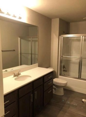 405 W Weymouth Court B, Siloam Springs, AR 72761