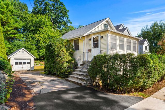 222 Sprague St, Dedham, MA 02026