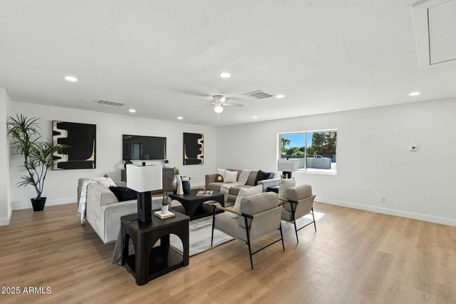 7637 N 7TH Avenue, Phoenix, AZ 85021