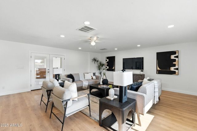 7637 N 7TH Avenue, Phoenix, AZ 85021