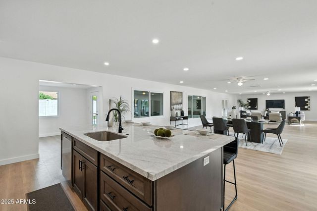 7637 N 7TH Avenue, Phoenix, AZ 85021