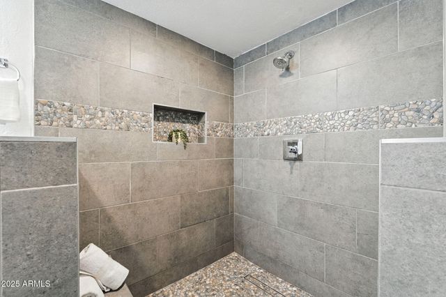 7637 N 7TH Avenue, Phoenix, AZ 85021