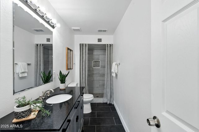 7637 N 7TH Avenue, Phoenix, AZ 85021